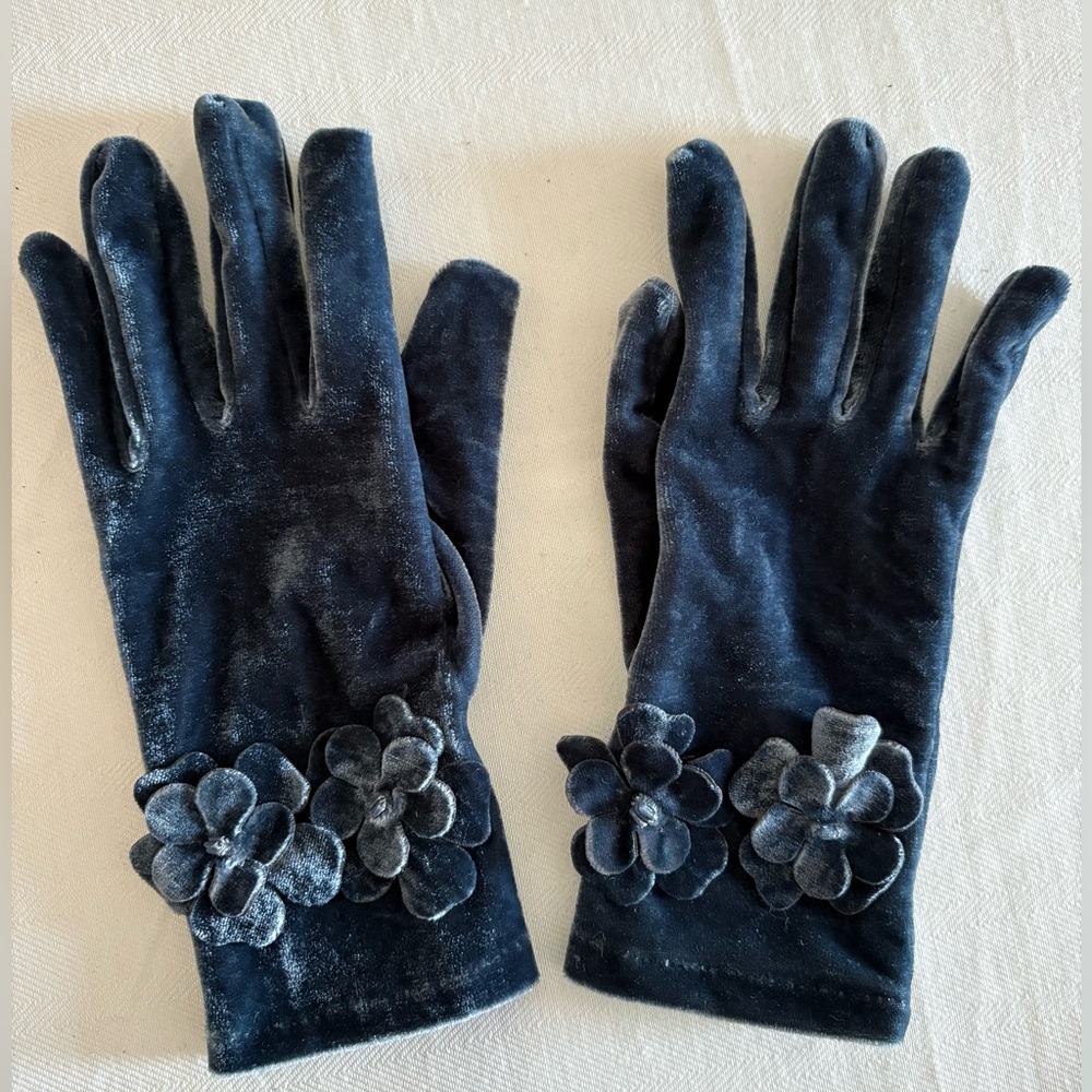 NWOT Elegant Velour Blue Gloves with Floral Detail